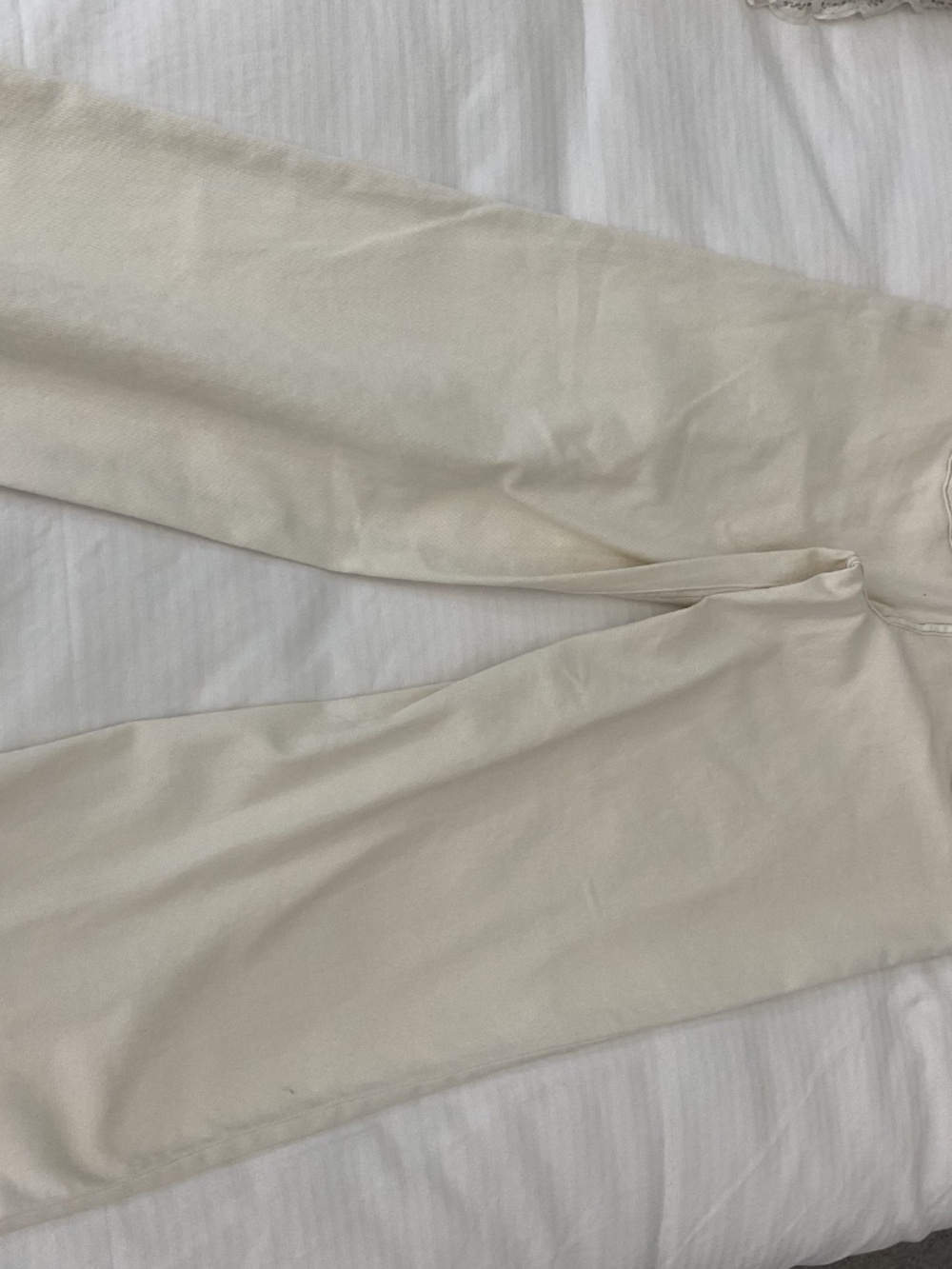 NWT CeCe half white adorable jeans with a cute flower button 8 - Picture 8 of 8